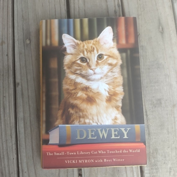 Dewey: The Small Town Library Cat Who Touched the World by Vicki Myron Memior - Picture 1 of 1
